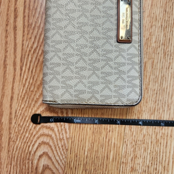 Michael Kors Wristlet - Picture 5 of 6